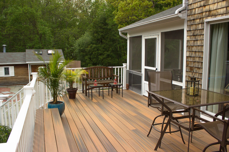 משדרגים את המרפסת - איך לשדרג את המרחב החיצוני בביתכם עם דקים למרפסת